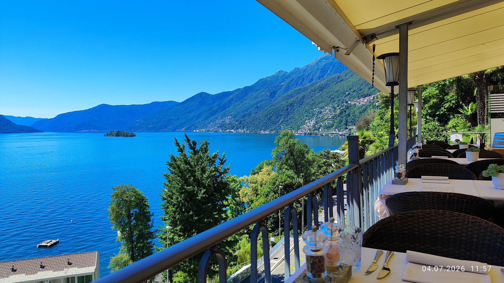 Blick auf den Lago Maggiore von der Terrasse des Ristorante da capo in Ascona